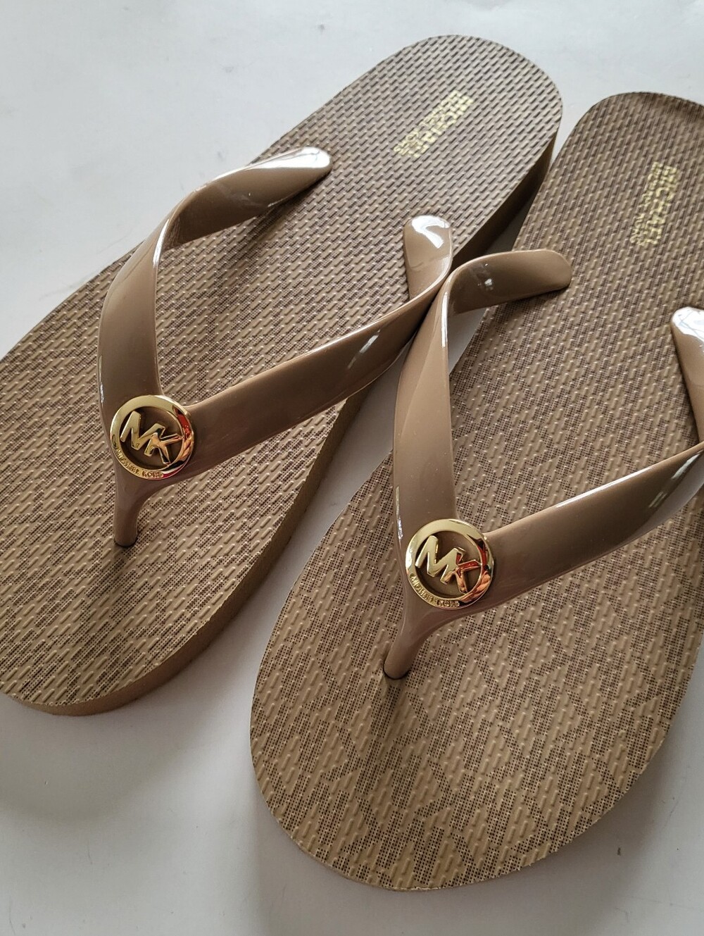 MICHAEL KORS Jinx sandals allover MK logo flip flops size 8 10 Light Brown